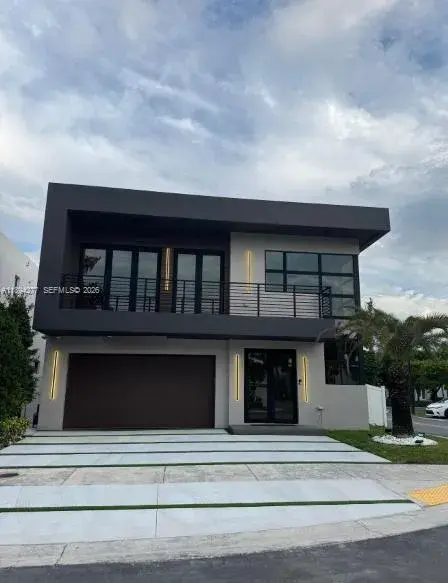 5 bedroom 4 bath Residential for sale at 9880 NW 74th Ter, Doral FL 33178