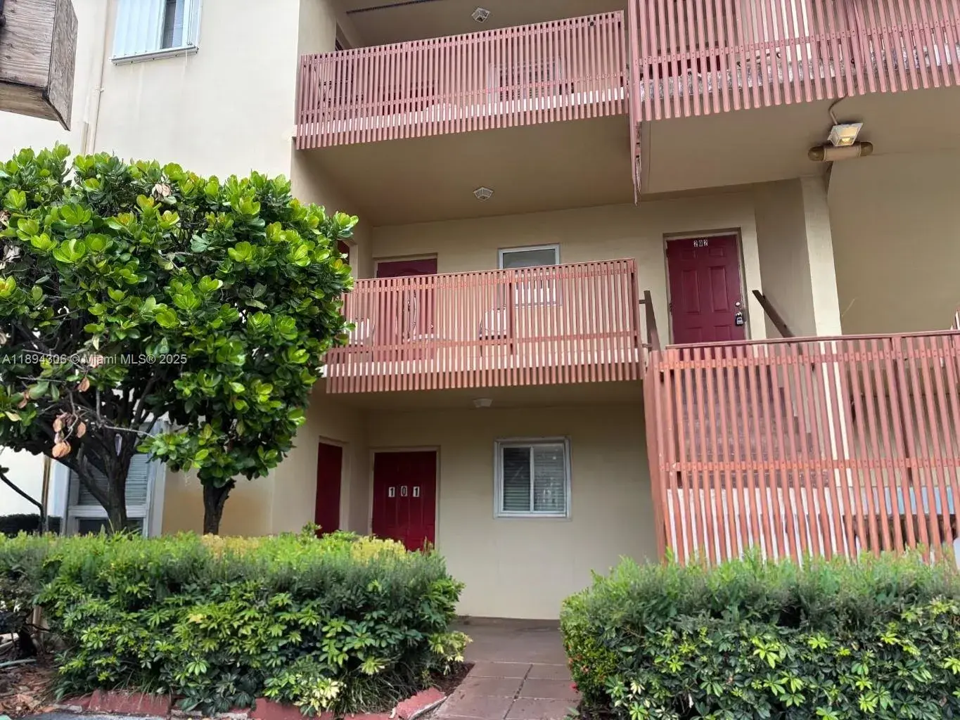 2 bedroom 2 bath Residential for sale at 200 S Waterway Dr S # 101, Lantana FL 33462