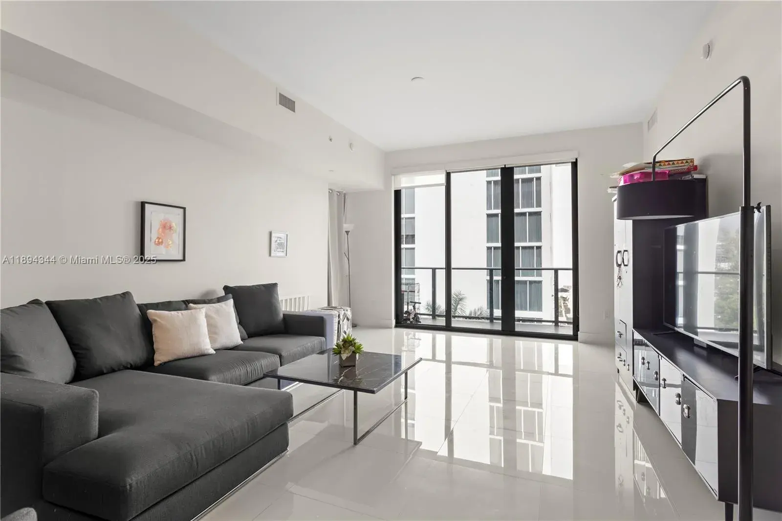 2960 NE 207th St # 502, Aventura FL 33180