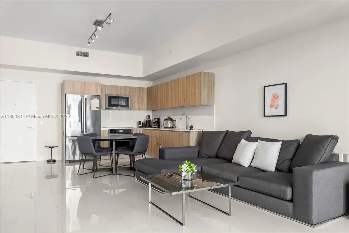 2960 NE 207th St # 502, Aventura FL 33180