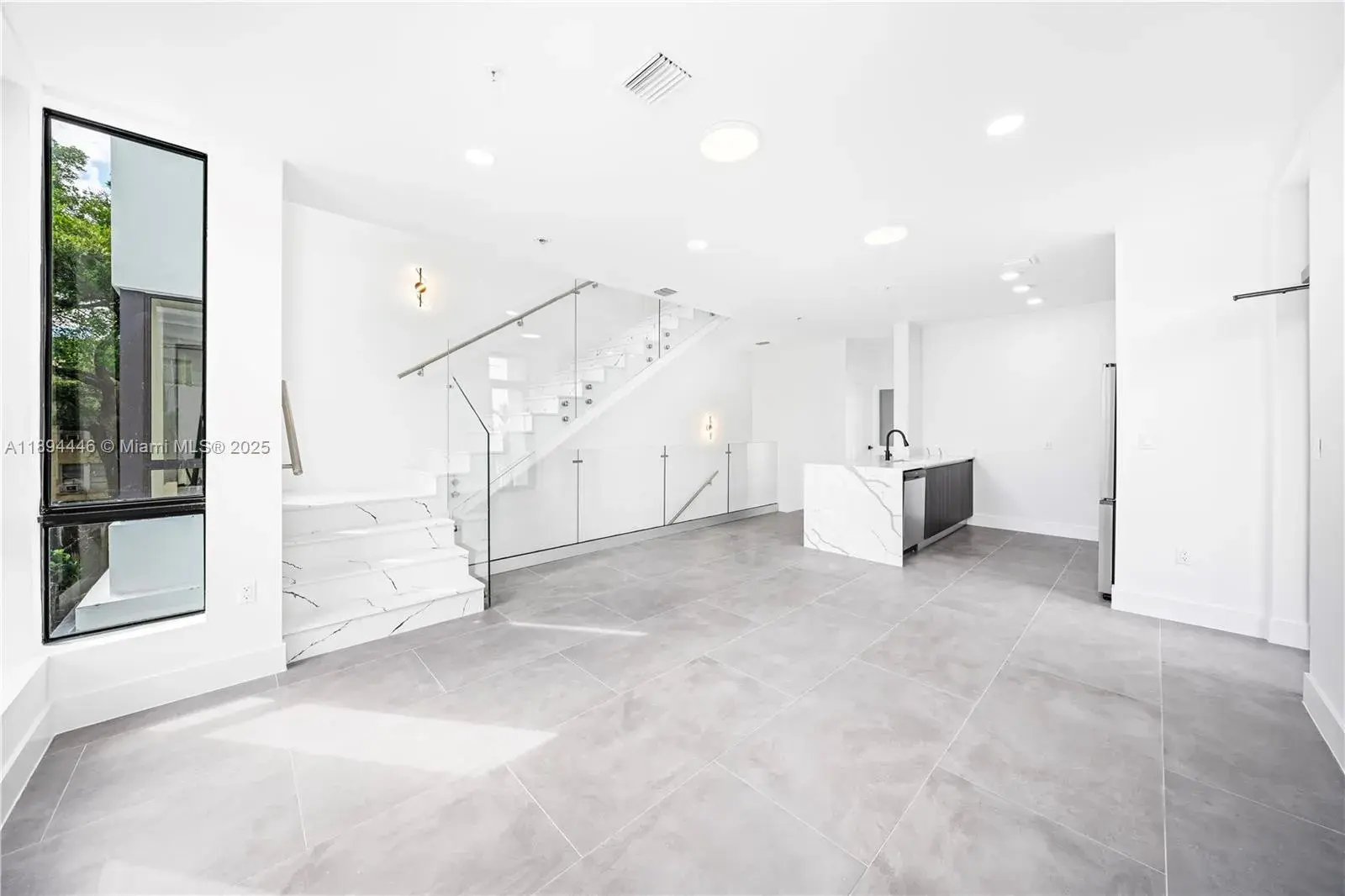 526 SW 2nd St # 1, Miami FL 33130