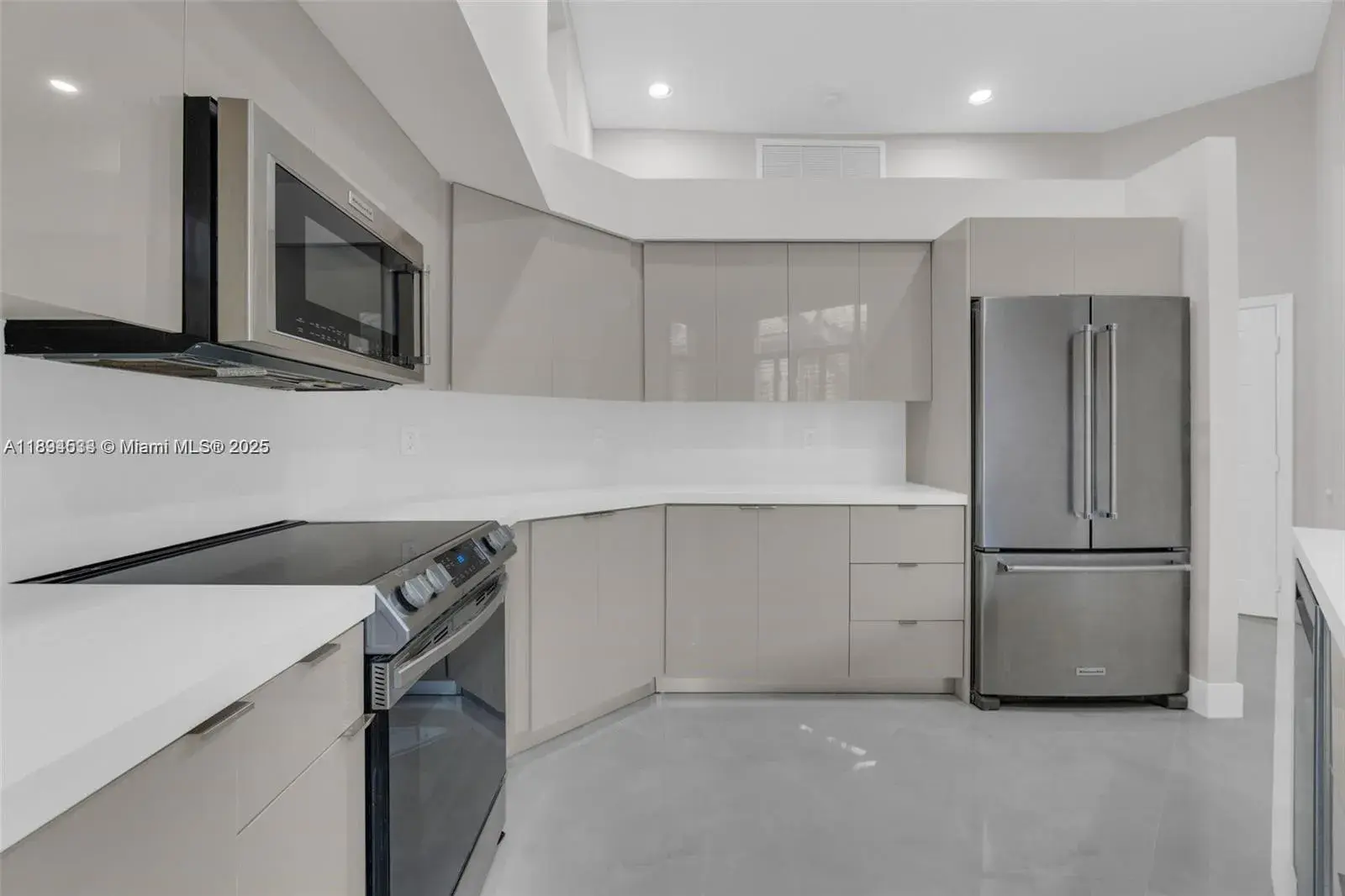 3 bedroom 3 bath Residential for sale at 2553 Bay Pointe Dr, Weston FL 33327