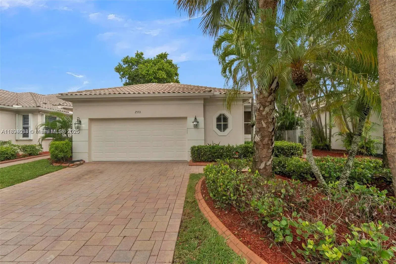 2553 Bay Pointe Dr, Weston FL 33327