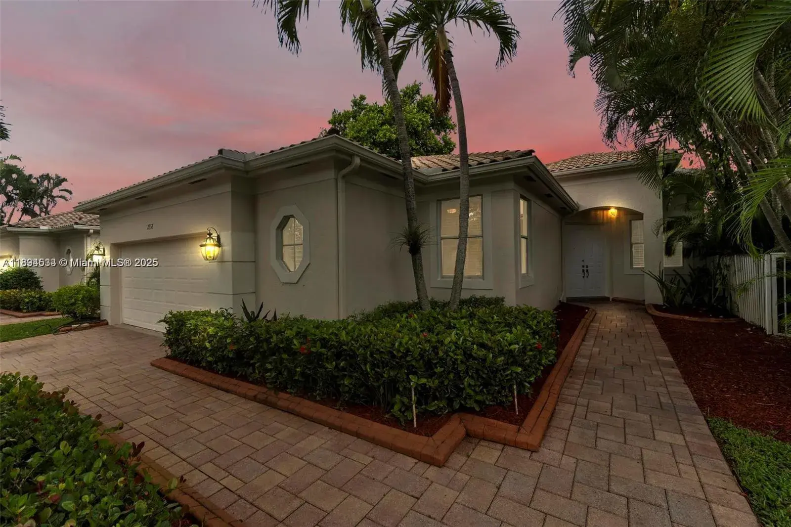 2553 Bay Pointe Dr, Weston FL 33327