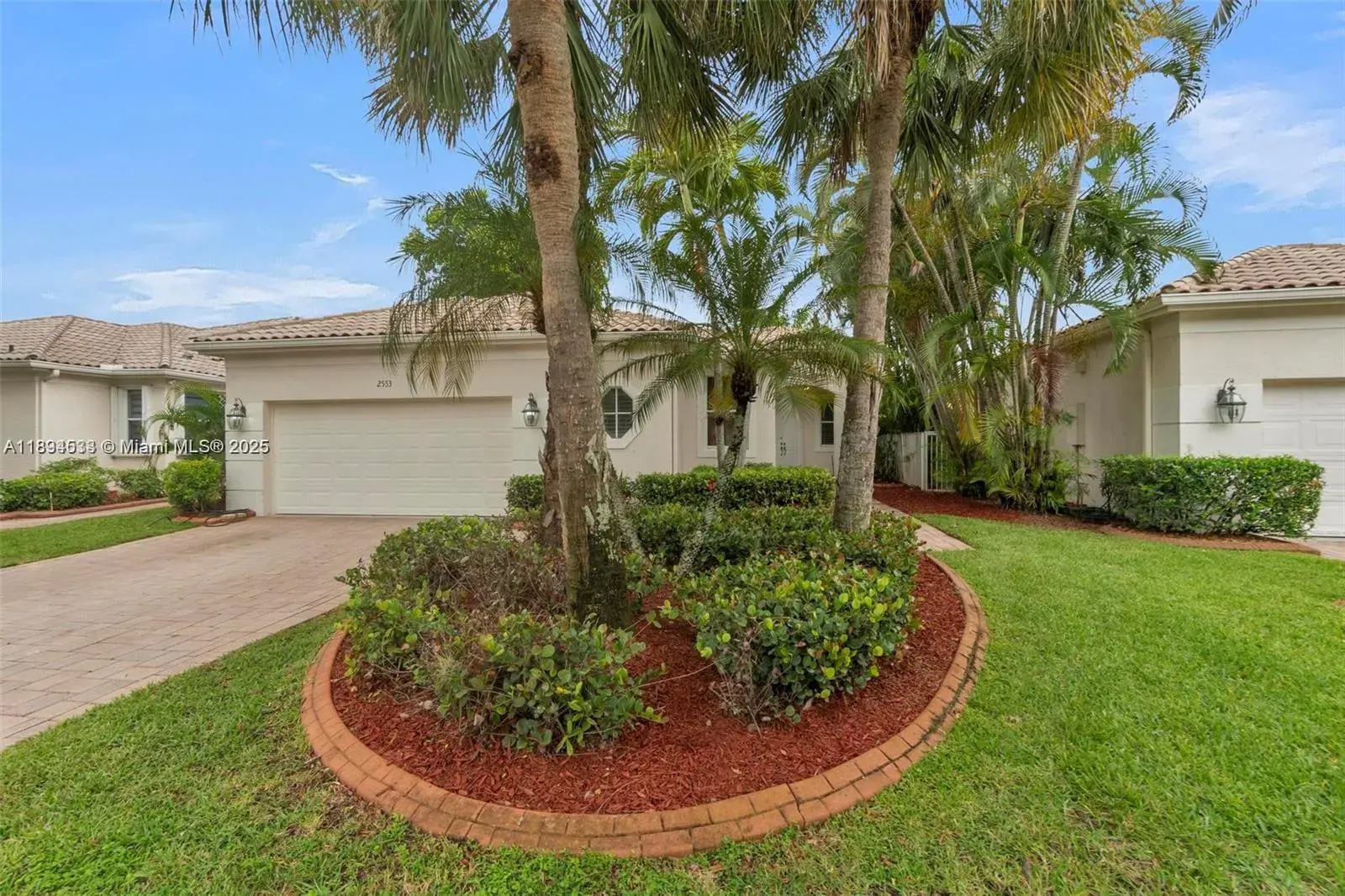 2553 Bay Pointe Dr, Weston FL 33327
