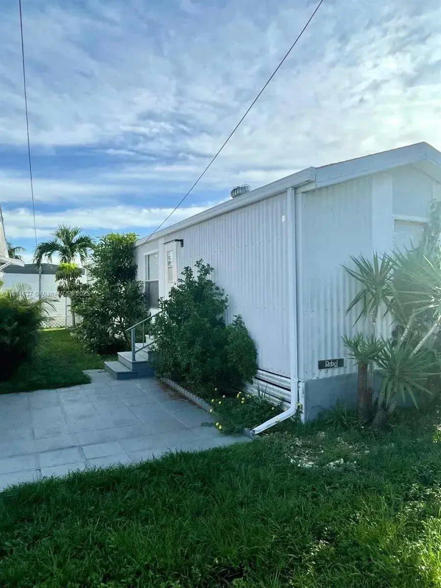 337 Ne 4th ct ct, Hallandale Beach FL 33009