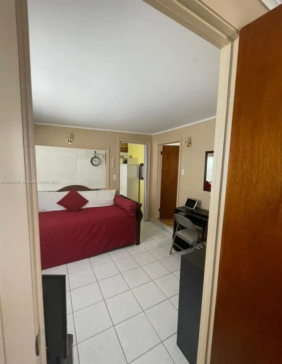 337 Ne 4th ct ct, Hallandale Beach FL 33009