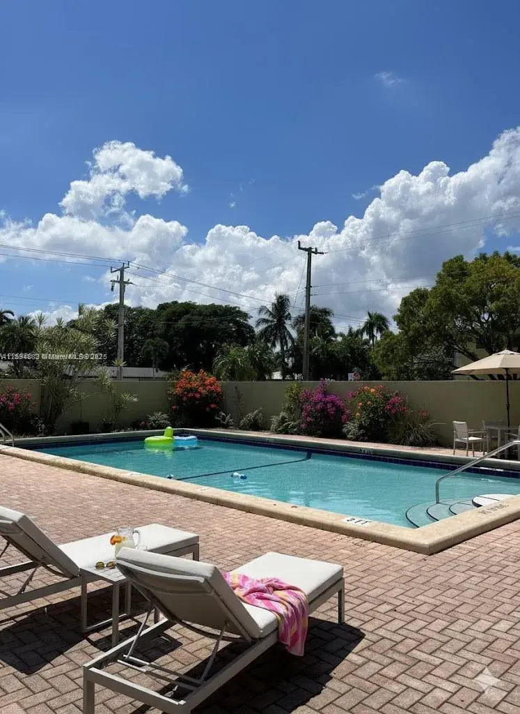 1 bedroom 1 bath Residential for sale at 1425 Arthur St # 403A, Hollywood FL 33020