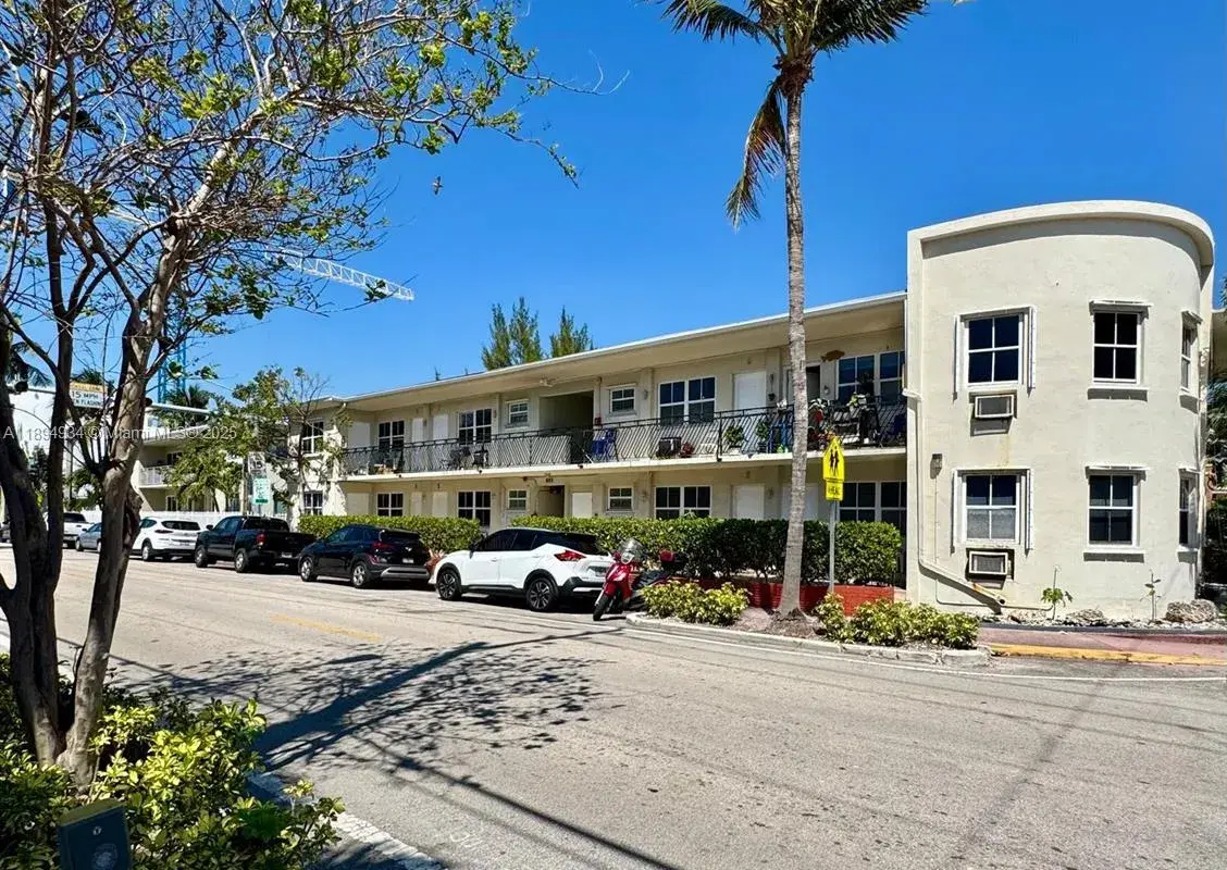 605 77th St, Miami Beach FL 33141