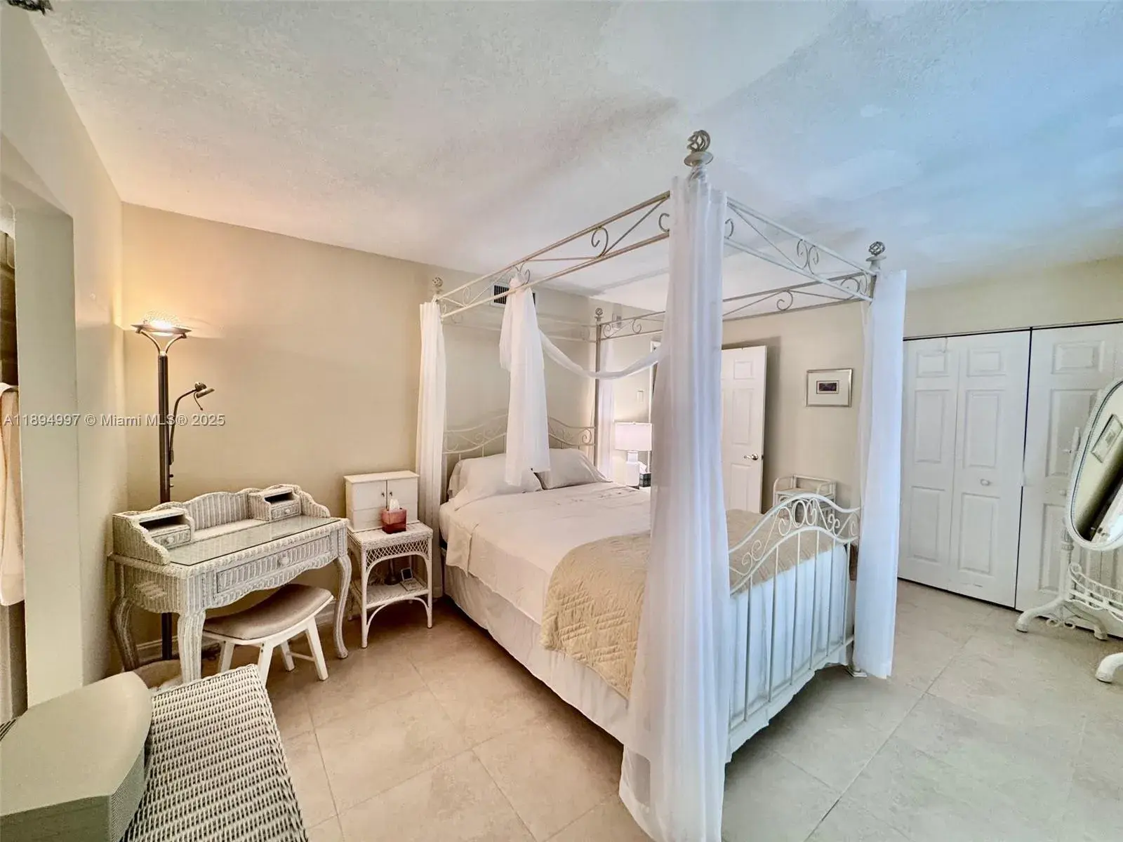 6061 Collins Ave # 10C, Miami Beach FL 33140