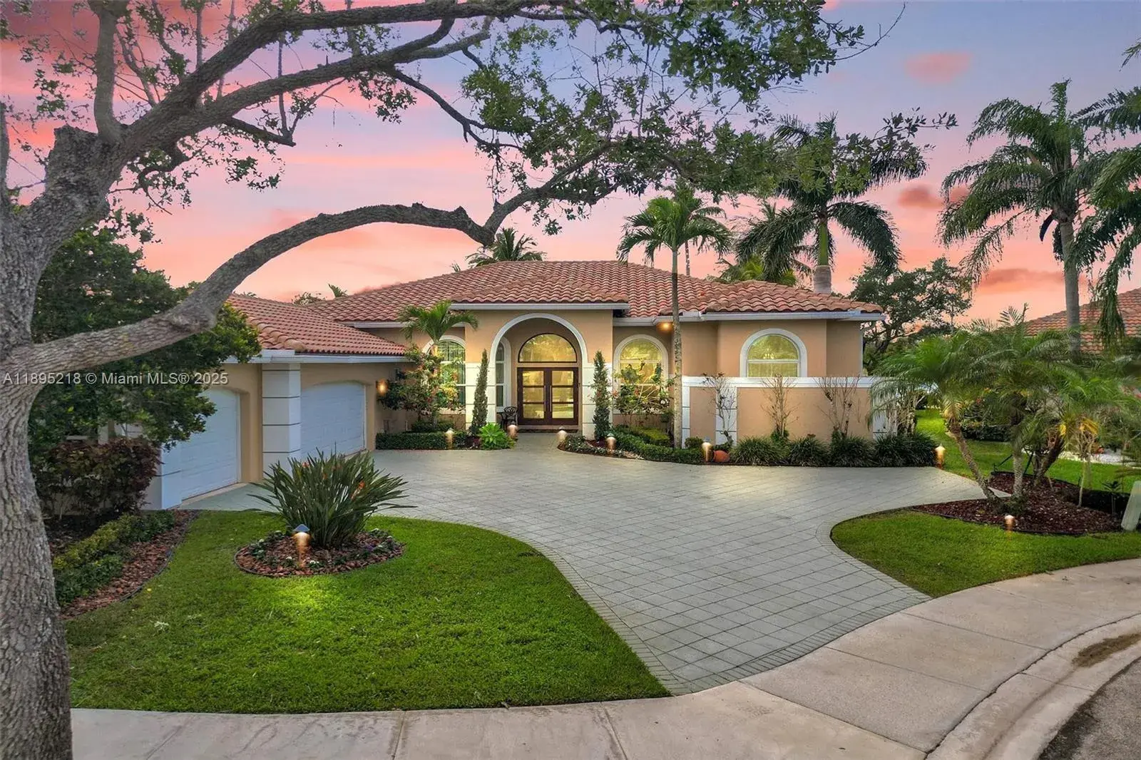 5 bedroom 3 bath Residential for sale at 2715 Edgewater Ct, Weston FL 33332