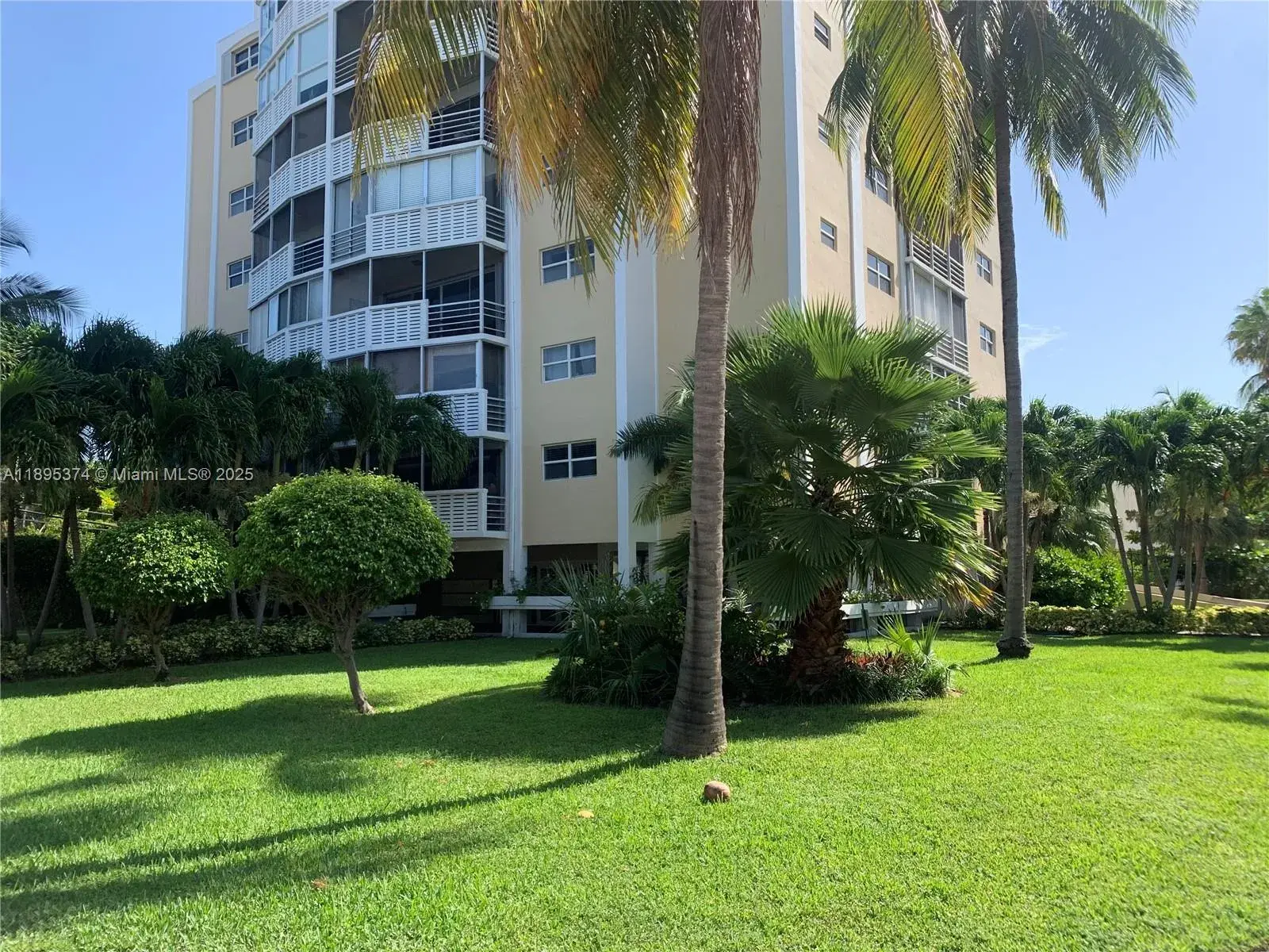 2 bedroom 2 bath for rent at 555 Crandon Blvd # 53, Key Biscayne FL 33149
