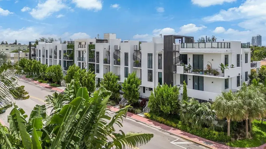 1 bedroom 2 bath Residential Lease for rent at 1030 15th St # 201, Miami Beach FL 33139