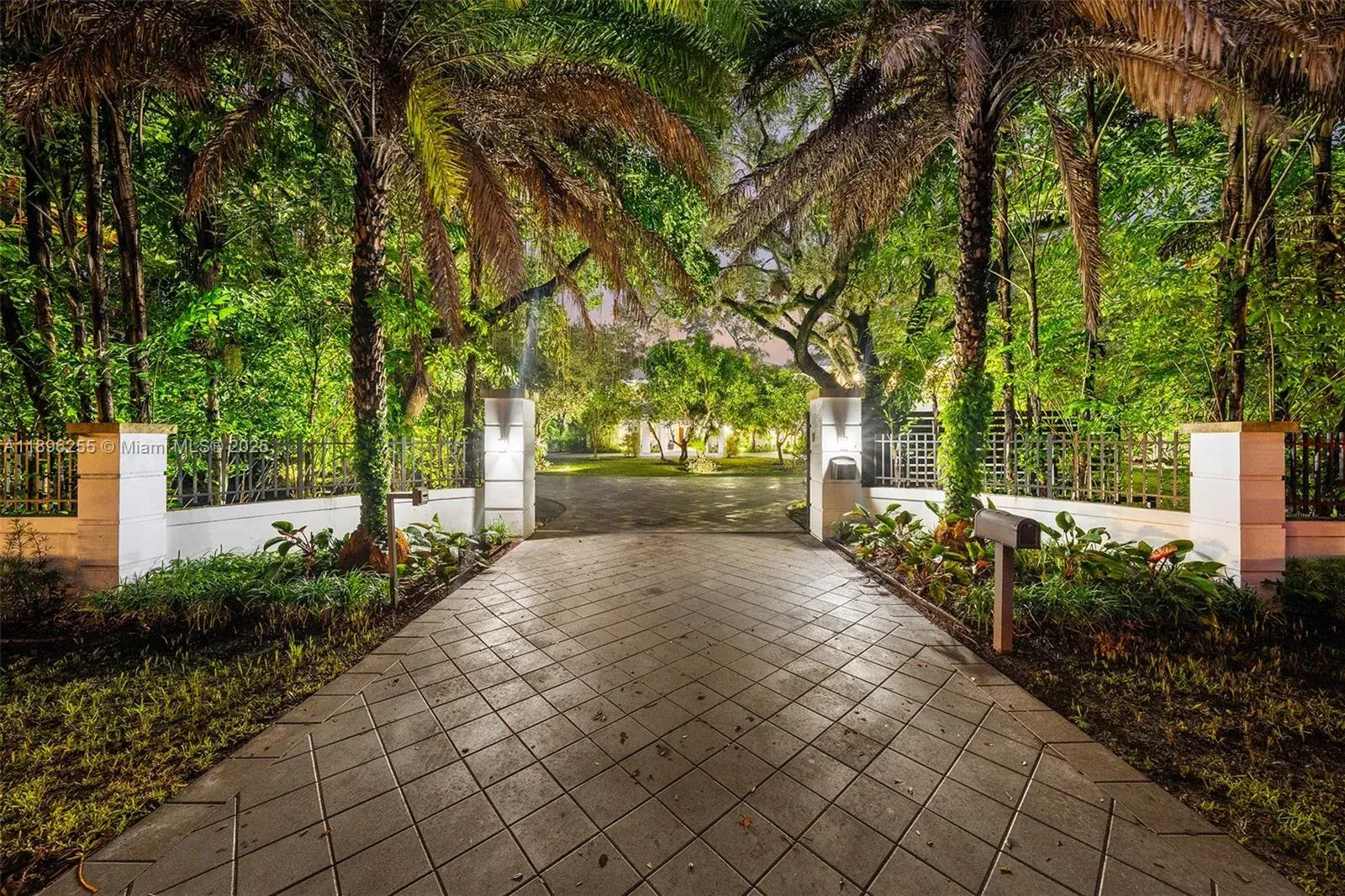 8923 SW 67 Ave, Pinecrest FL 33156