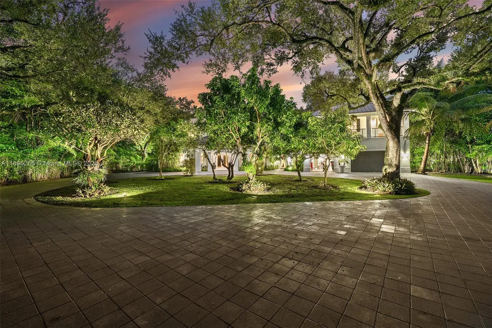 8923 SW 67 Ave, Pinecrest FL 33156