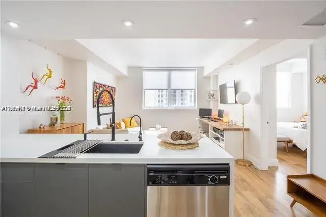 1 bedroom 1 bath Residential for sale at 111 E Flagler St # 708, Miami FL 33131