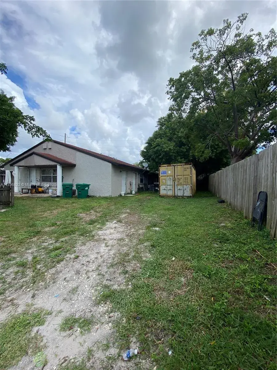 3956 NW 182nd Ln, Miami Gardens FL 33055