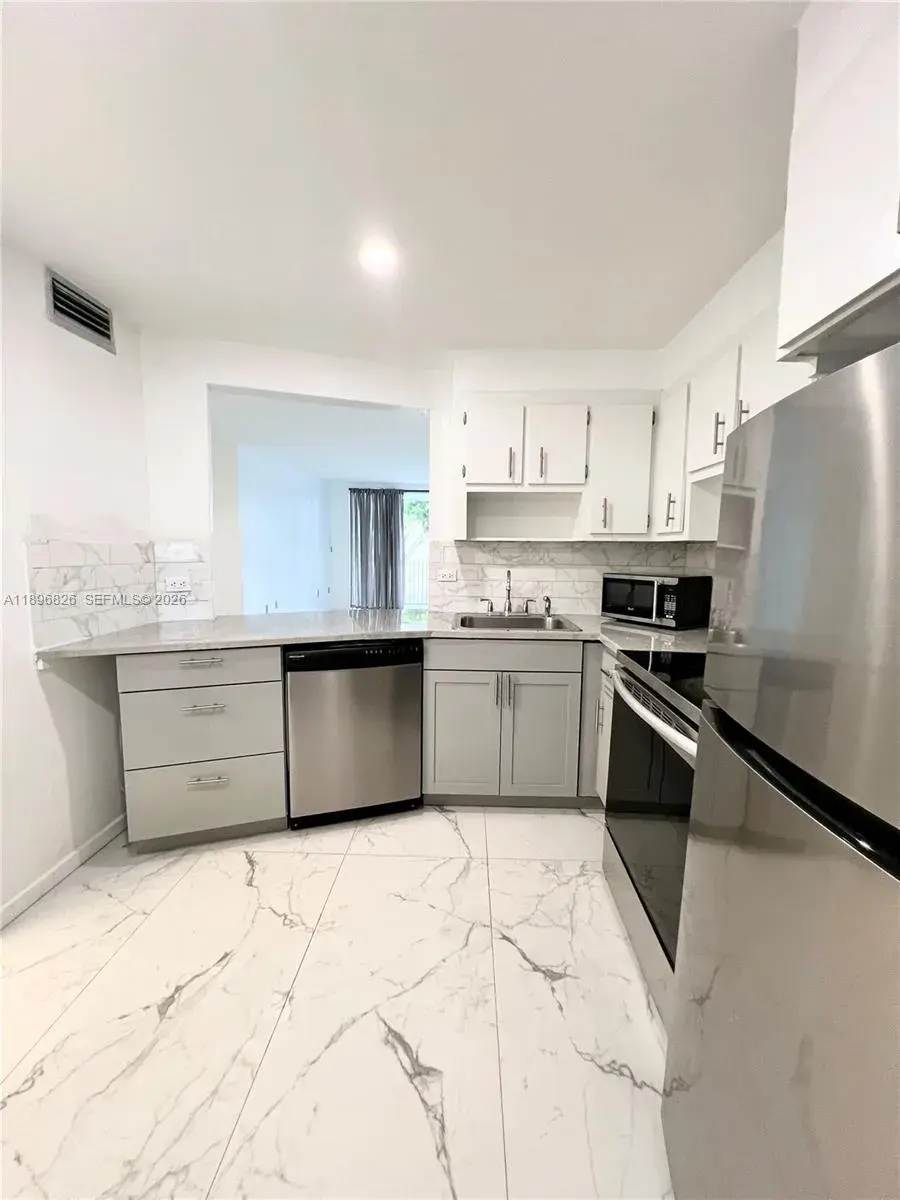 1710 NE 191st St # 3, Miami FL 33179