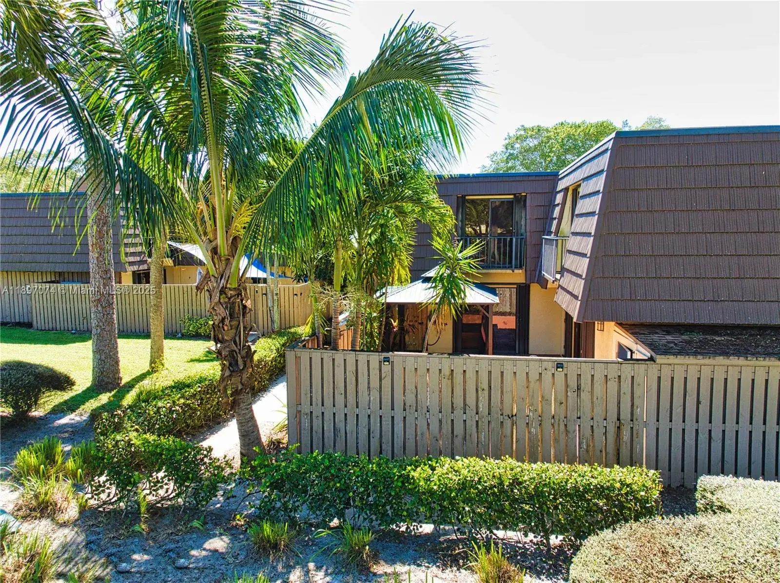 2 bedroom 2 bath Residential for sale at 1419 14th Ct, Palm Beach Gardens FL 33410