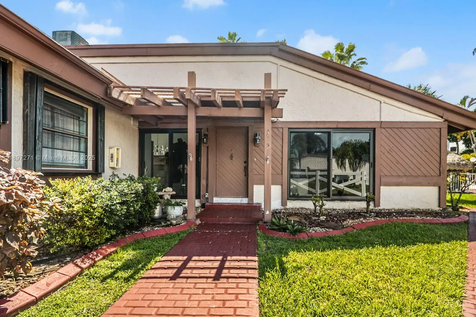 3 bedroom 2 bath Residential for sale at 513 Leslie Dr, Hallandale Beach FL 33009