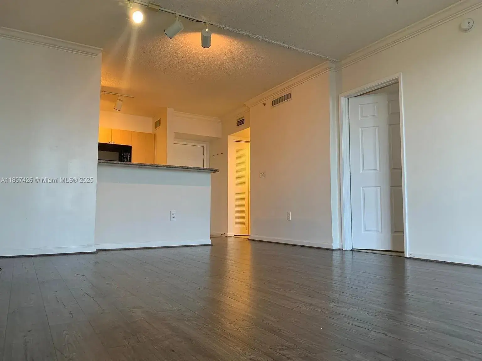 1 bedroom 1 bath Residential Lease for rent at 1919 Van Buren St # 719A, Hollywood FL 33020