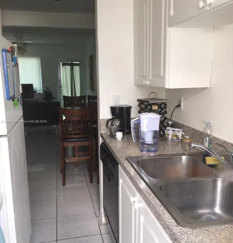 625 75th St, Miami Beach FL 33141