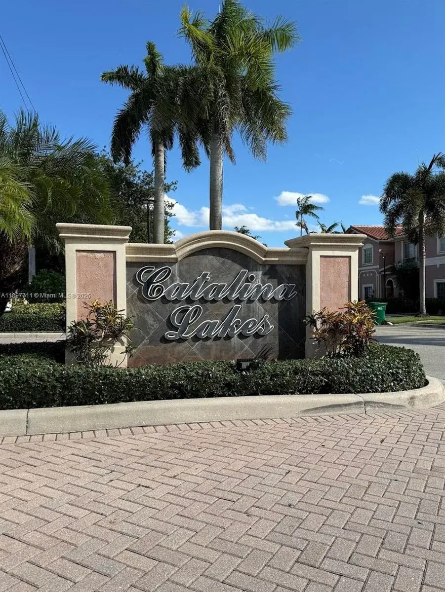 2 bedroom 2 bath Residential for sale at 7802 Catalina Cir, Tamarac FL 33321