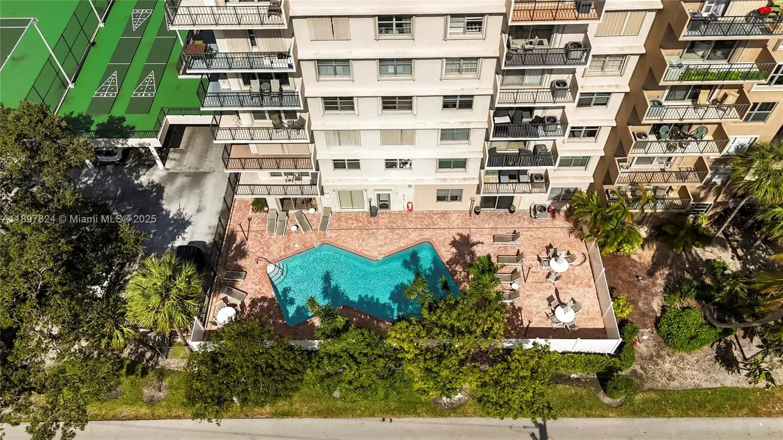 1 bedroom 1 bath Residential for sale at 1625 SE 10th Ave # 905, Fort Lauderdale FL 33316