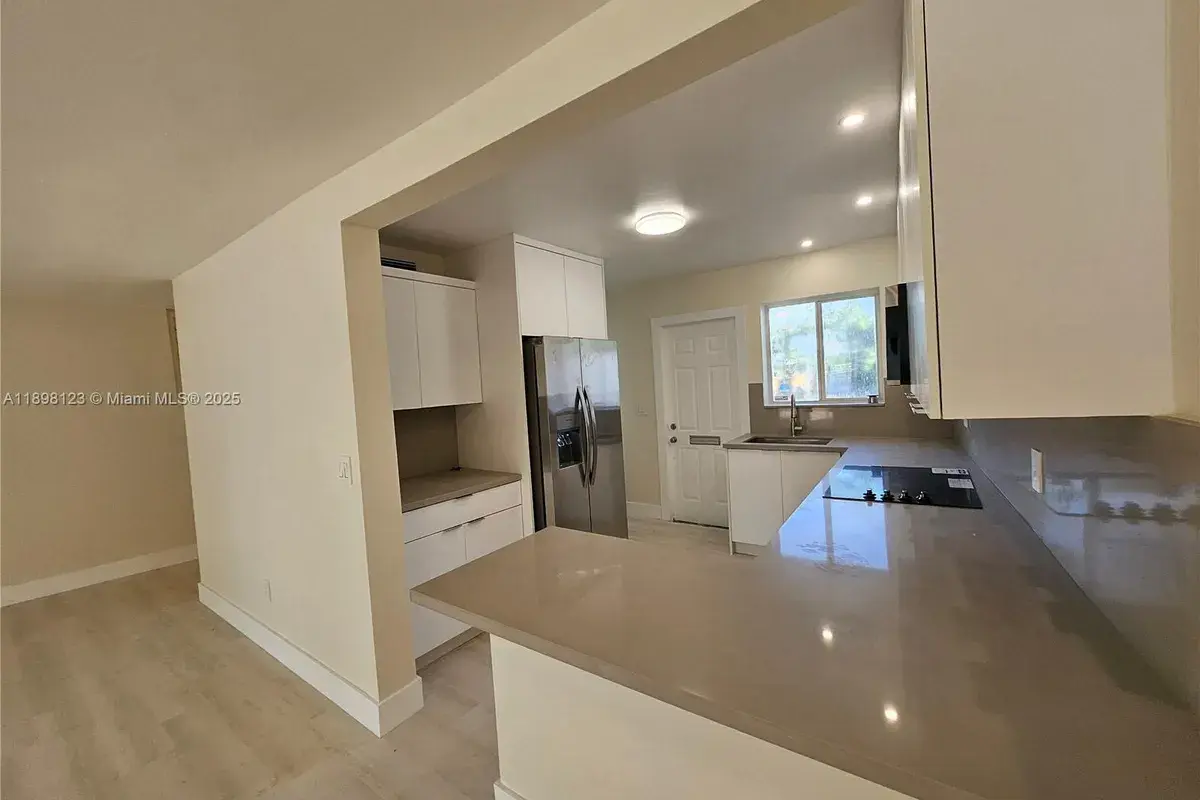 834 Raymond St, Miami Beach FL 33141