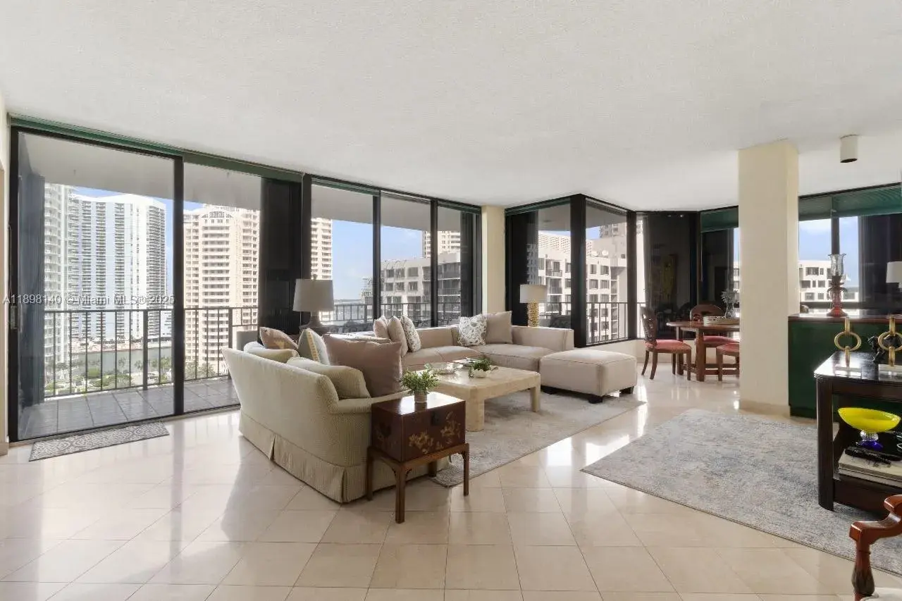3 bedroom 3 bath Residential for sale at 520 Brickell Key Dr # A1616, Miami FL 33131