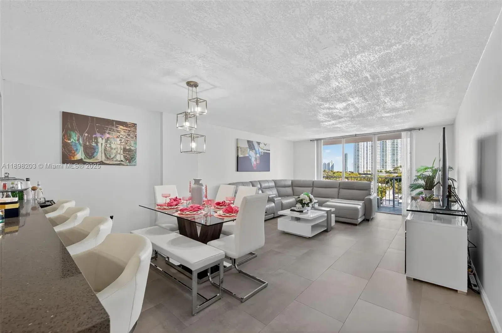 1 bedroom 1 bath Residential for sale at 2851 NE 183rd St # 605E, Aventura FL 33160