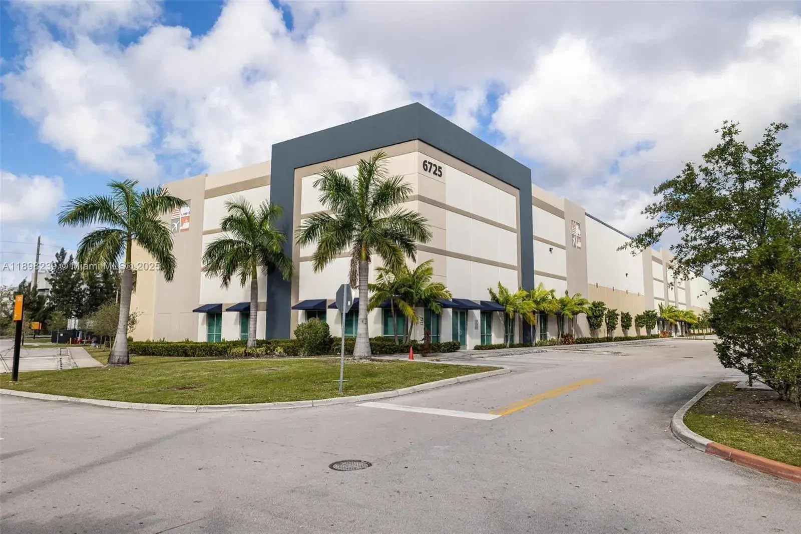 Commercial Sale for sale at 6725 NW 36th St, Miami FL 33166