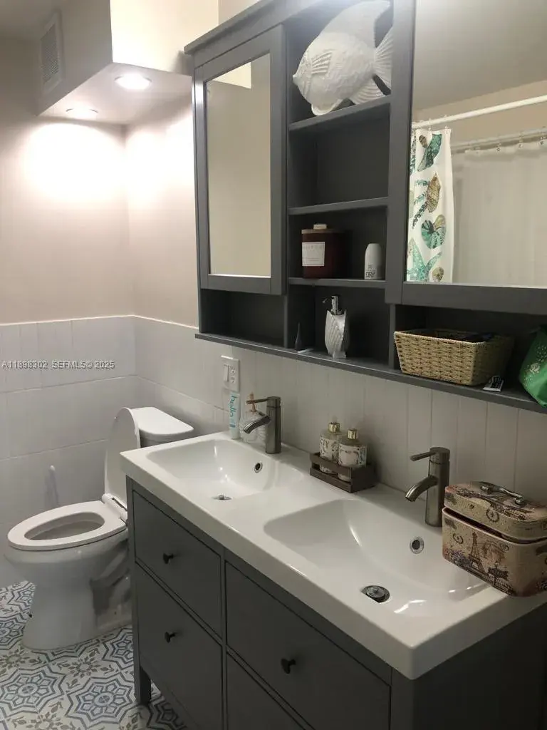 1913 S Ocean Dr # 129, Hallandale Beach FL 33009