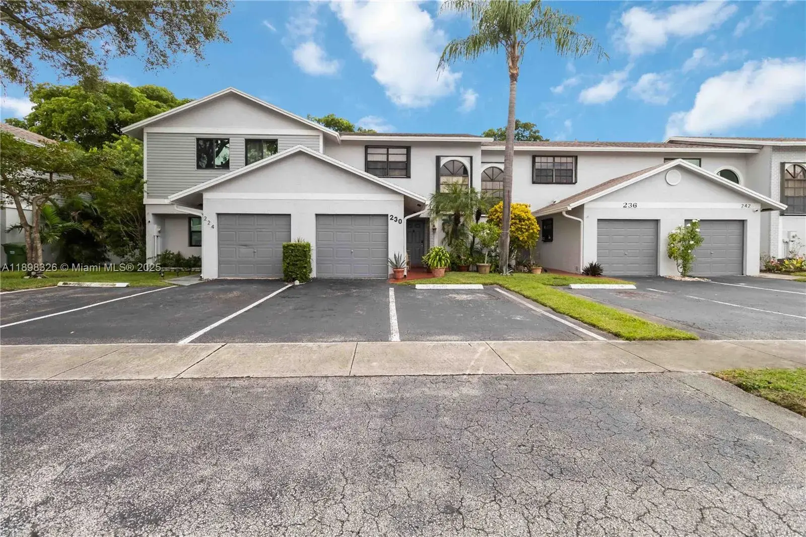 2 bedroom 2 bath Residential for sale at 230 NW 106th Ter, Pembroke Pines FL 33026