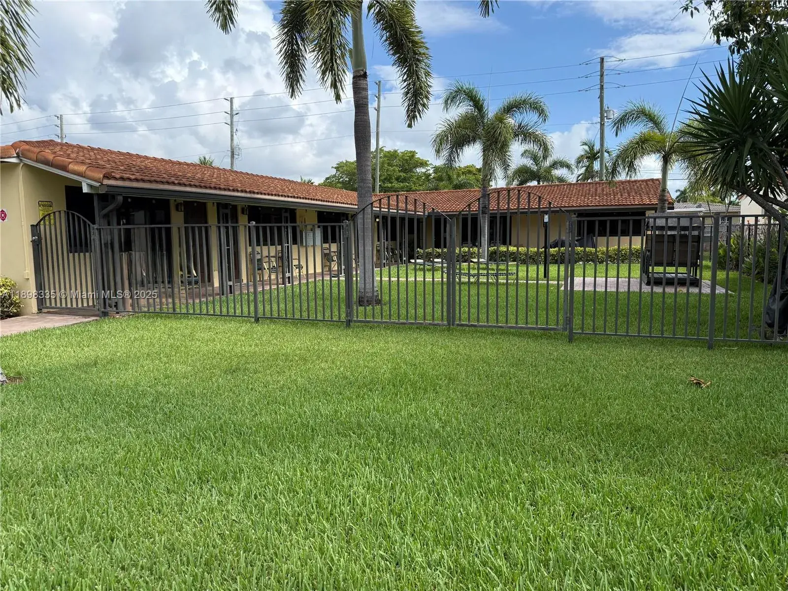 Commercial Sale for sale at 811 NE 10th St # 5, Hallandale Beach FL 33009