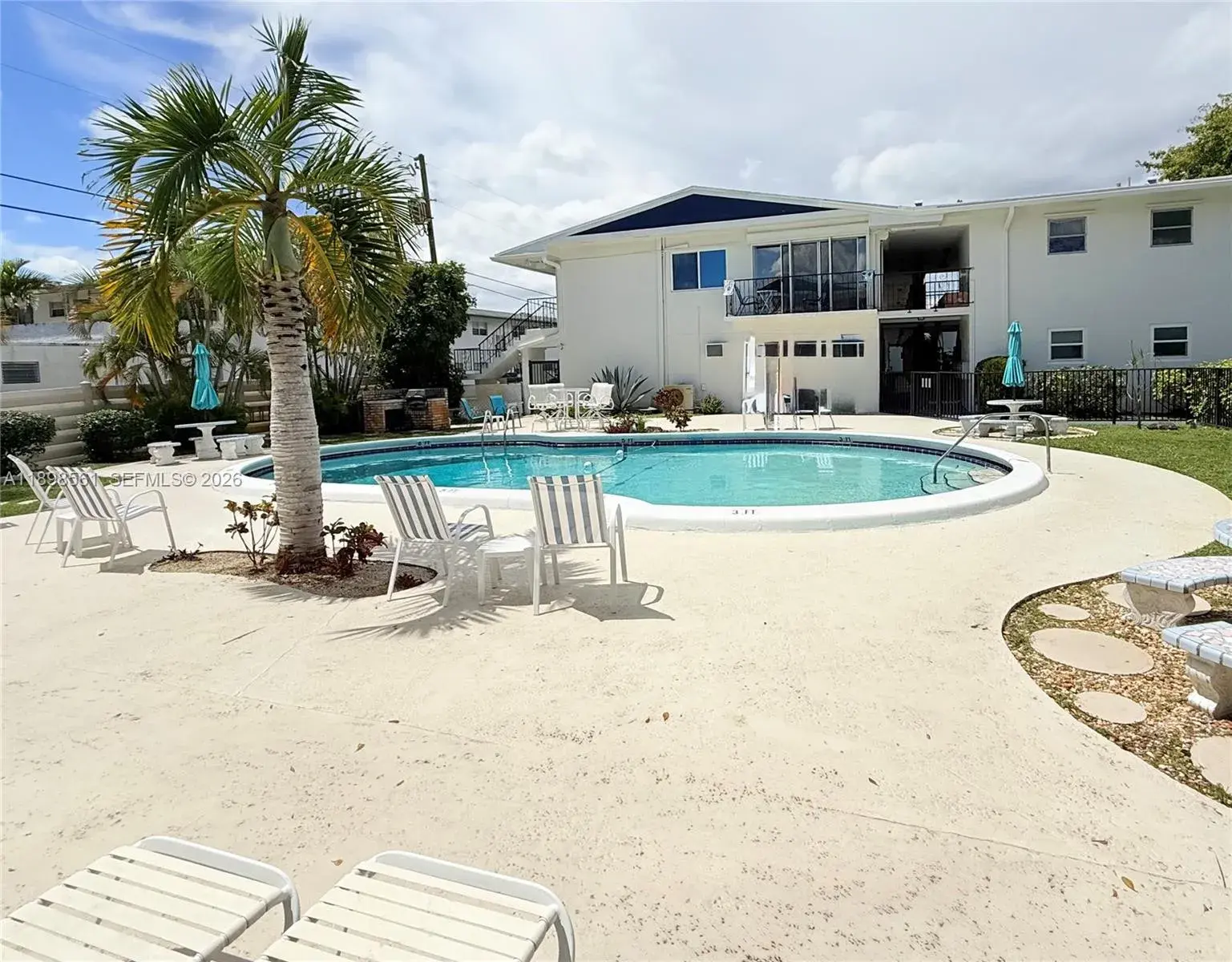 2 bedroom 1 bath Residential for sale at 3600 Harrison St # 16B, Hollywood FL 33021