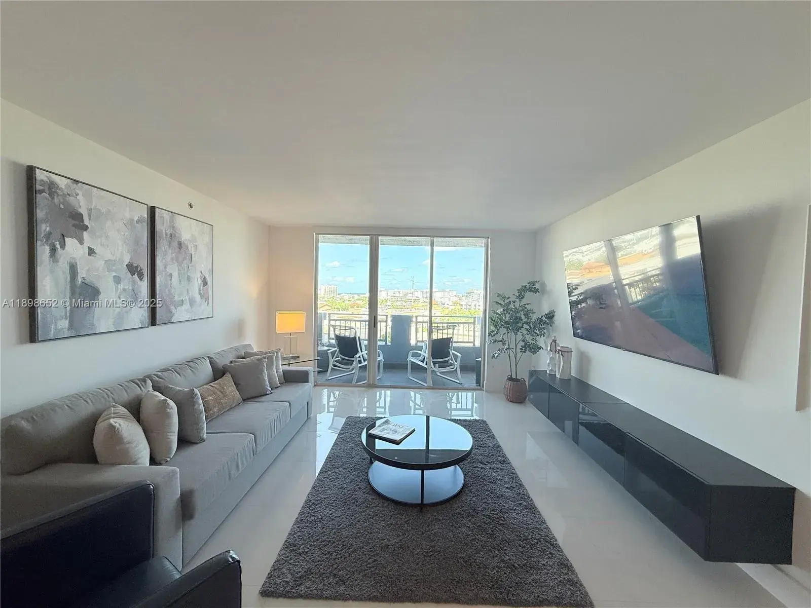 2 bedroom 2 bath Residential for sale at 90 Alton Rd # 909, Miami Beach FL 33139