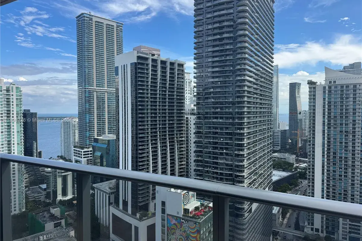 45 SW 9th St # 3404, Miami FL 33130