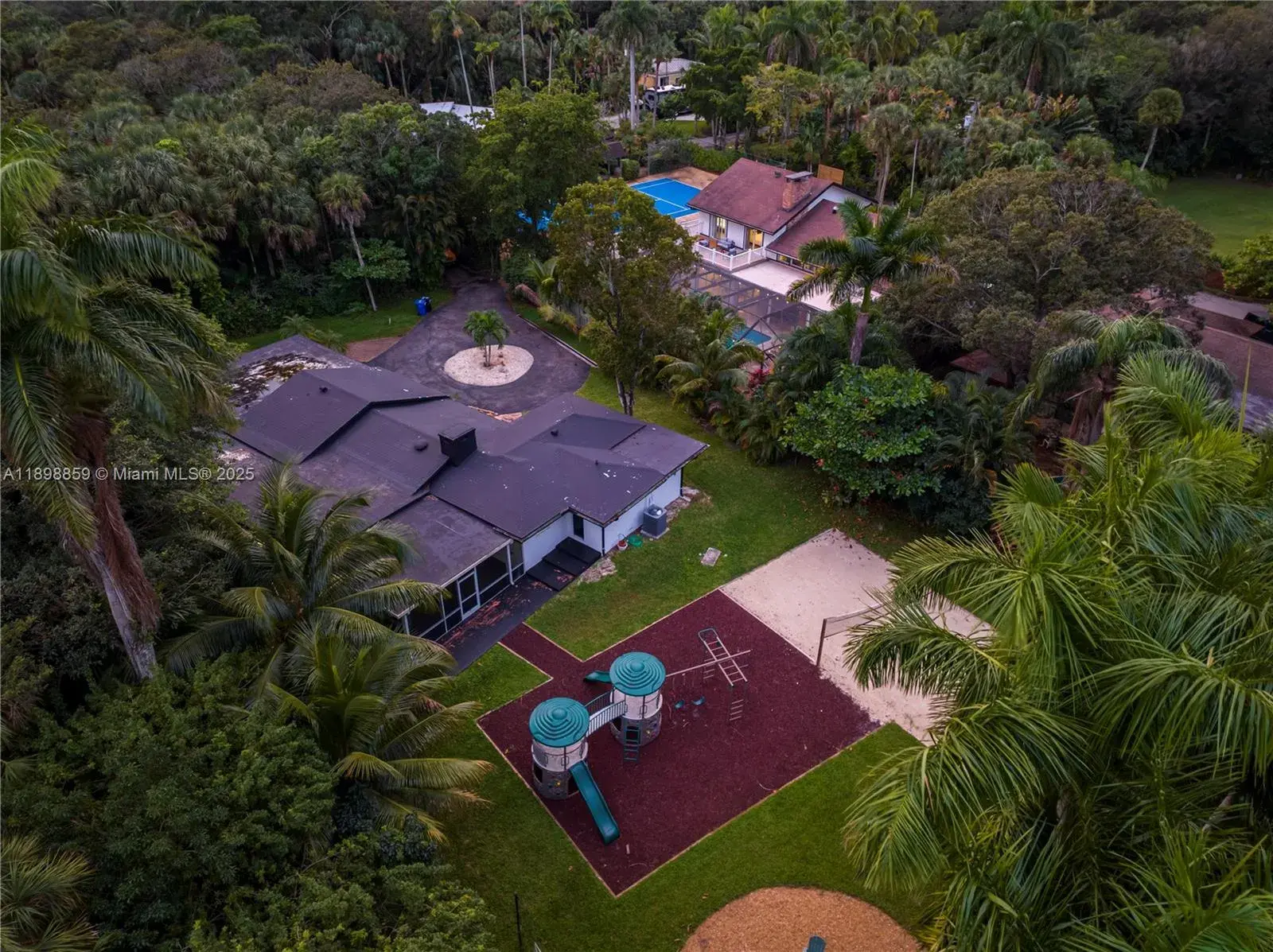 5 bedroom 4 bath for sale at 2100 SW 28th Way, Fort Lauderdale FL 33312
