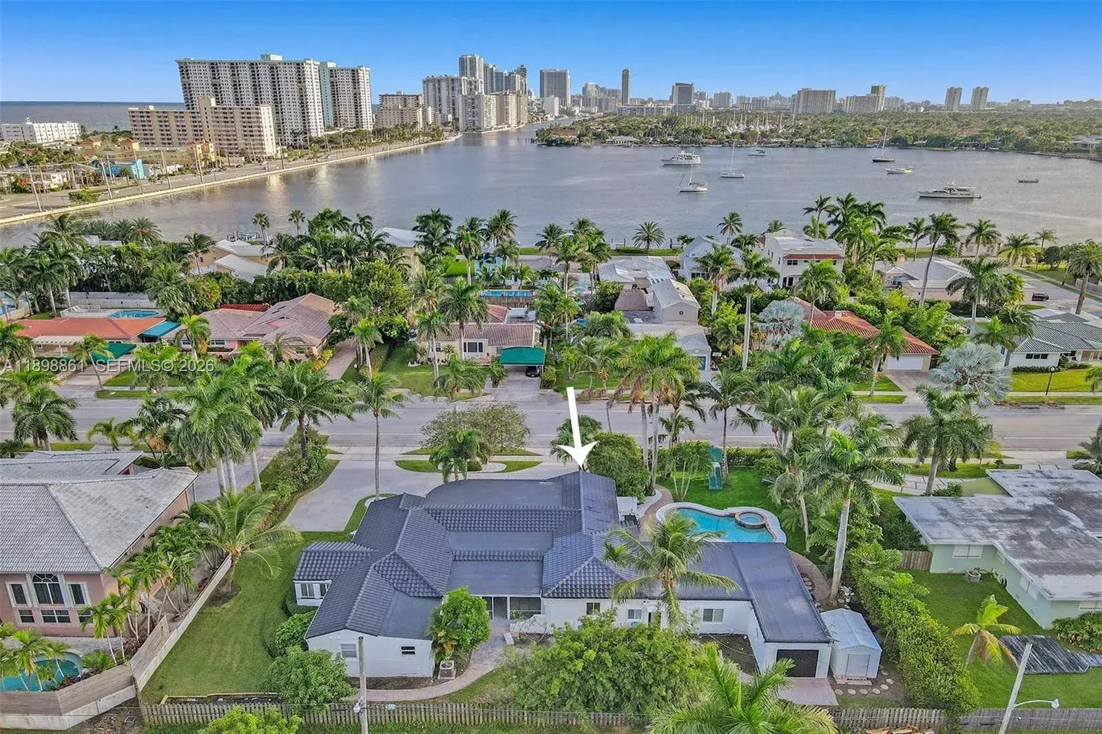 7 bedroom 5 bath Residential for sale at 725 Harrison St, Hollywood FL 33019