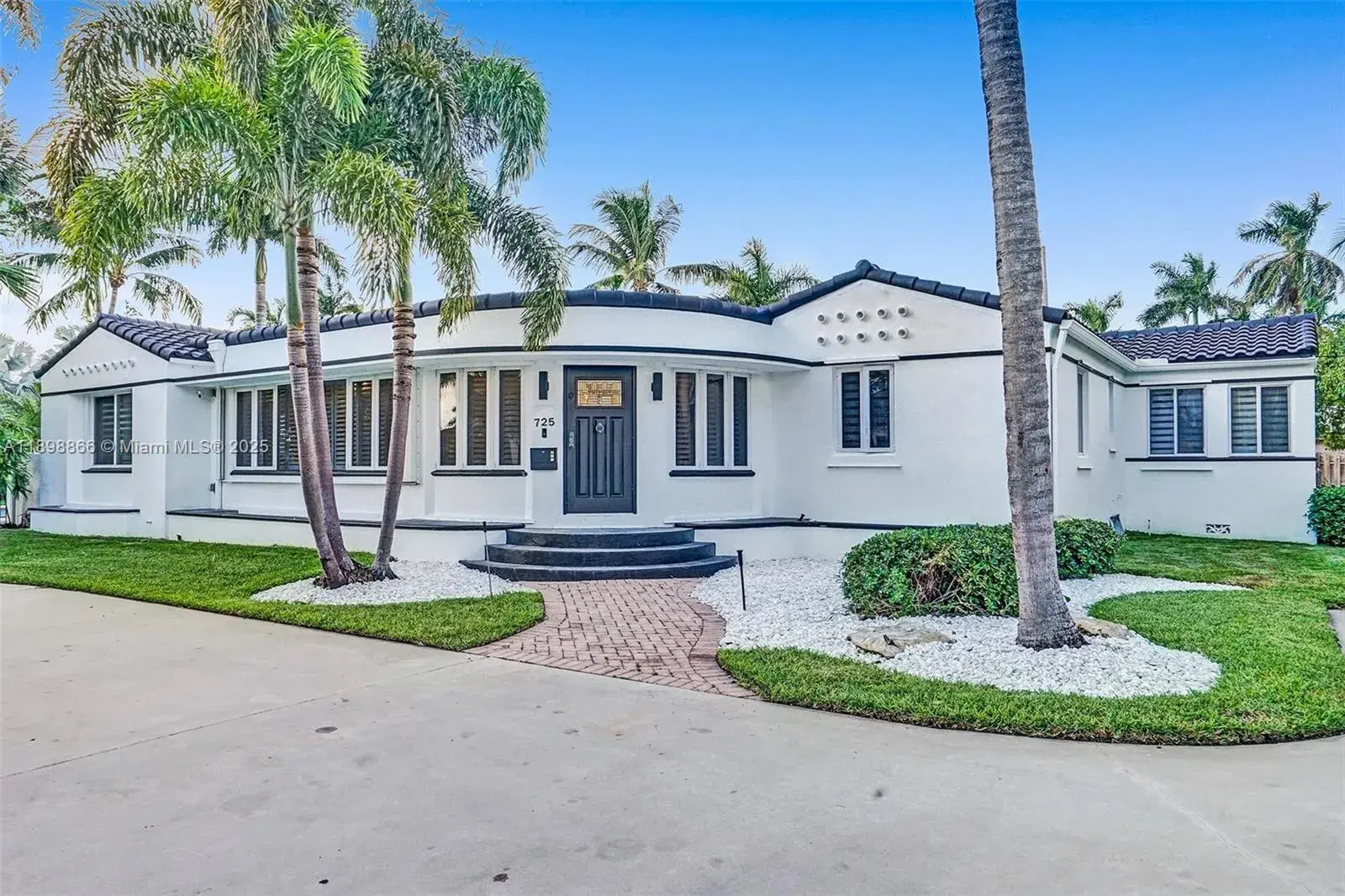 725 Harrison St, Hollywood FL 33019