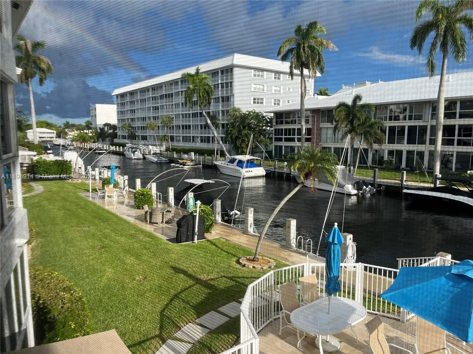 1 bedroom 1 bath Residential for sale at 3050 NE 48th St # 205, Fort Lauderdale FL 33308