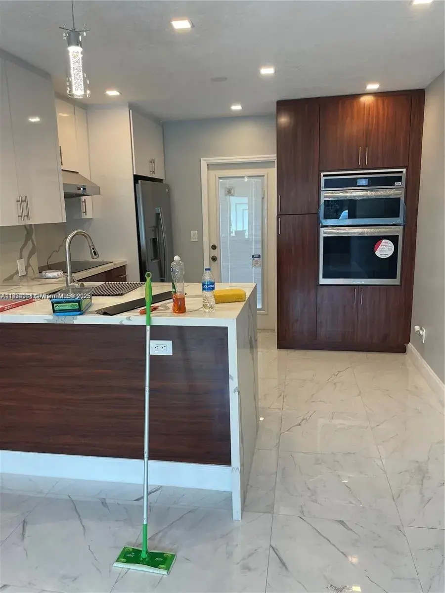 1230 NE 148th St, Miami FL 33161