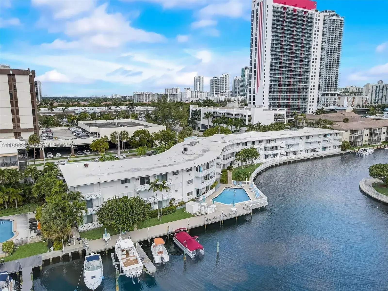 1 bedroom 1 bath Residential for sale at 2500 Diana Dr # 305, Hallandale Beach FL 33009