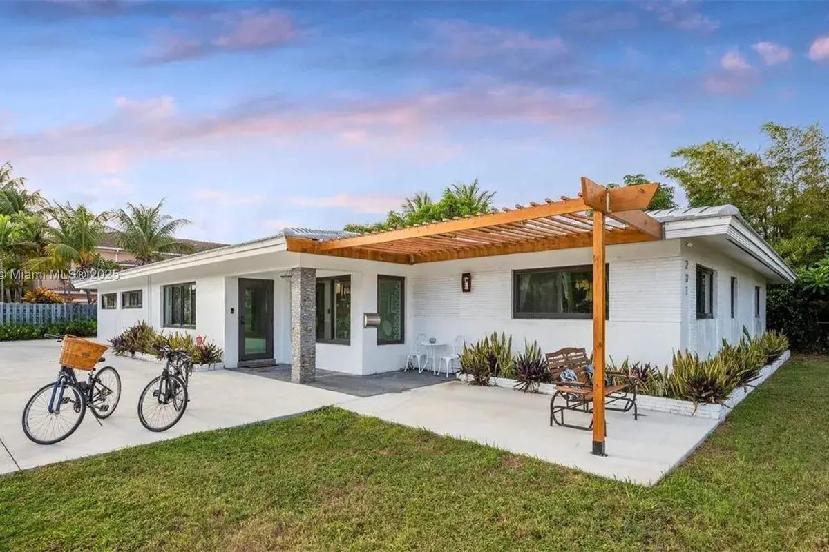 201 NE 26th Ave, Pompano Beach FL 33062
