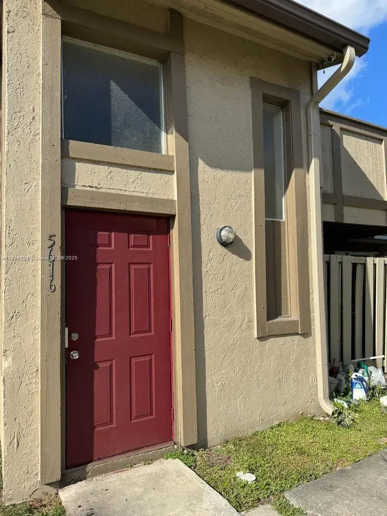 5616 NW 21st St, Lauderhill FL 33313