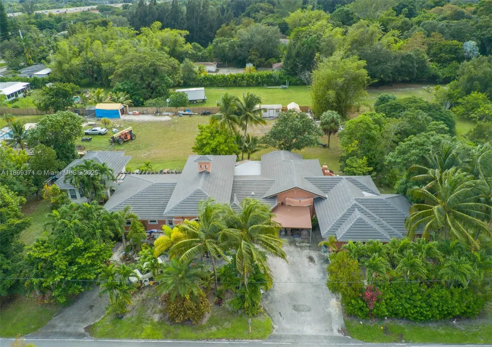 5 bedroom 4 bath Residential for sale at 5400 Palm Tree Rd, Plantation FL 33317