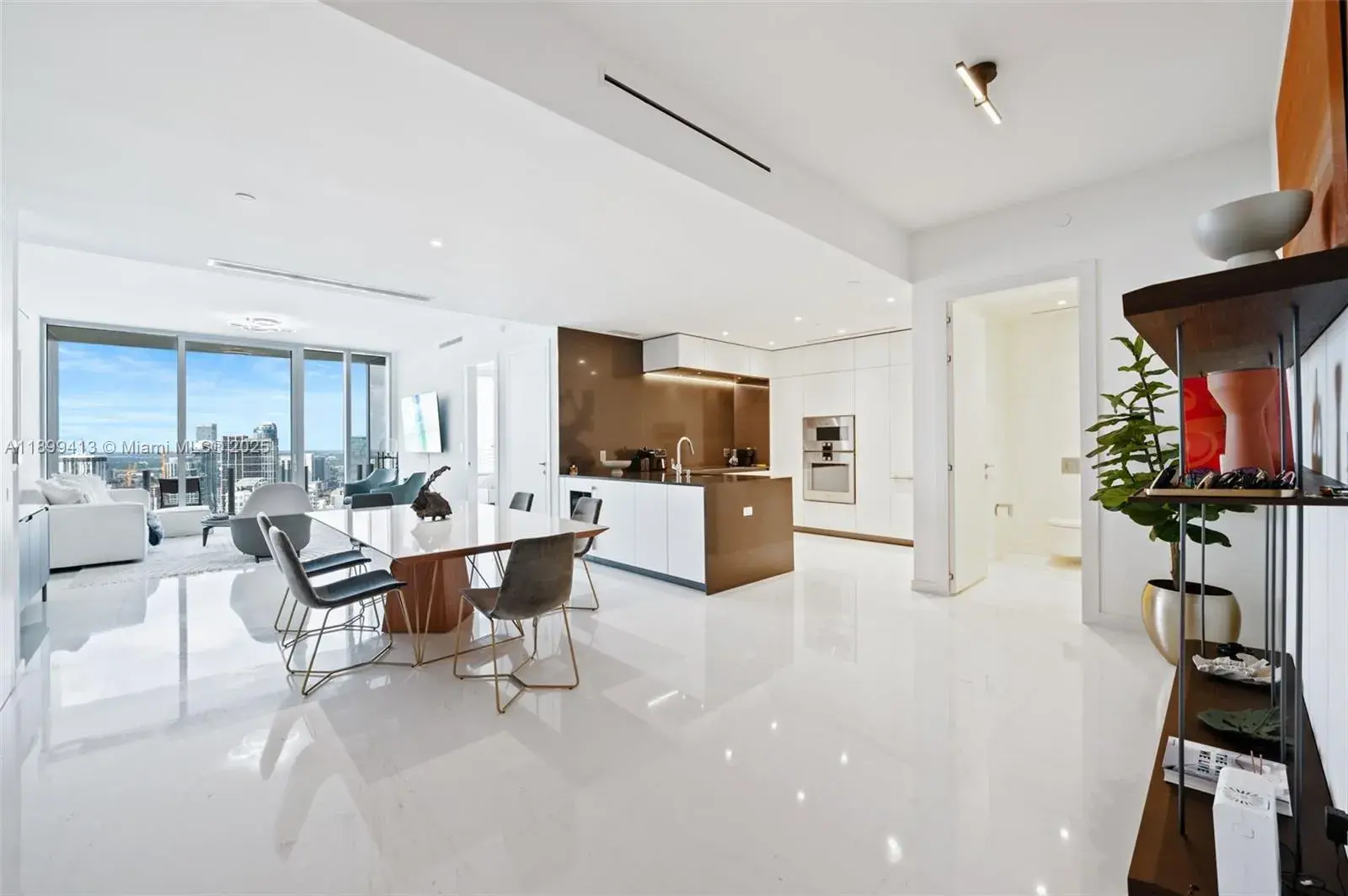 300 Biscayne Blvd Way # 4909, Miami FL 33131