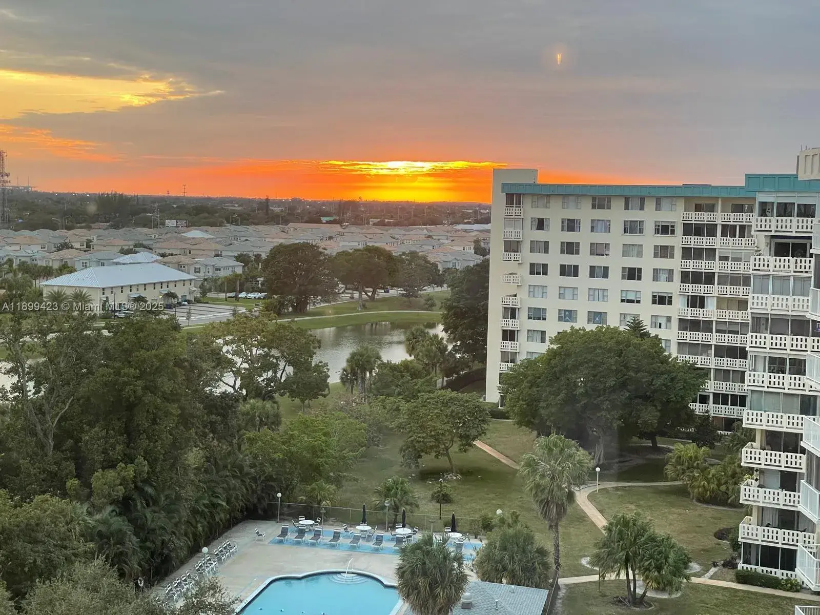 2 bedroom 2 bath Residential for sale at 4200 Hillcrest Dr # 1015, Hollywood FL 33021