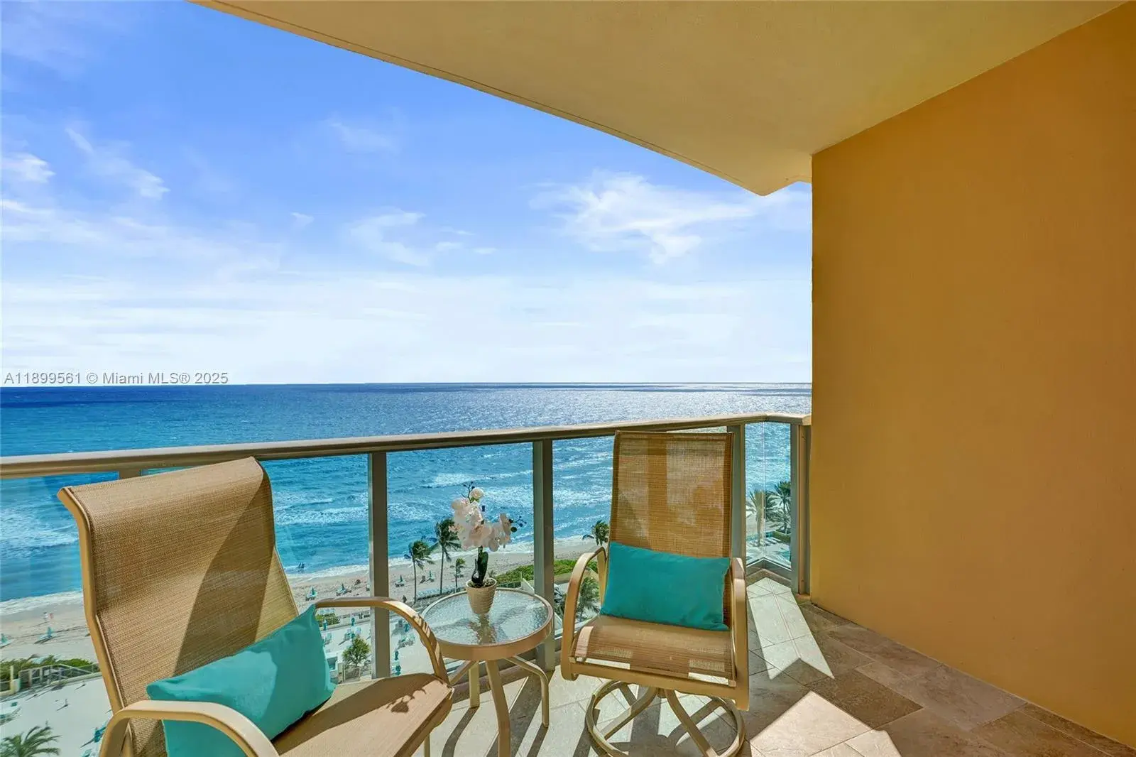1 bedroom 1 bath Residential for sale at 2501 S Ocean Dr # 1423, Hollywood FL 33019